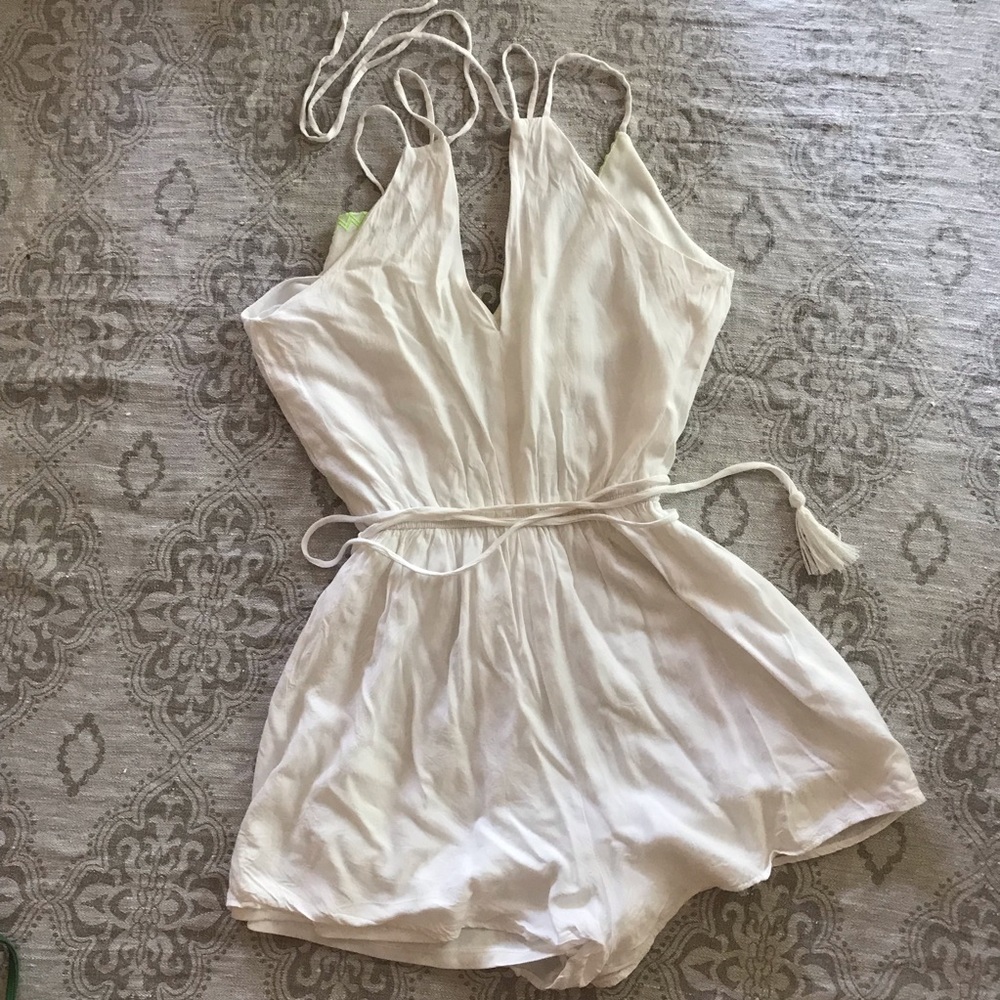 White romper - Picture 4 of 4